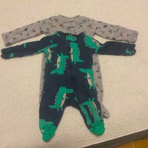 Carter’s sleep and play set